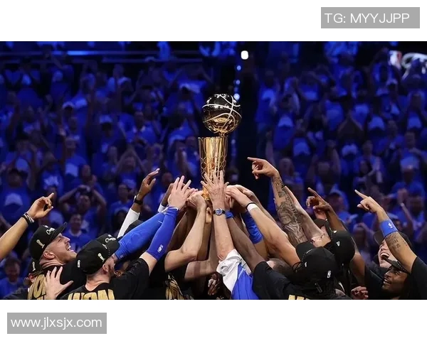 聚焦NBA总冠军奖杯背后的荣耀与历史，探索其象征意义与篮球传奇